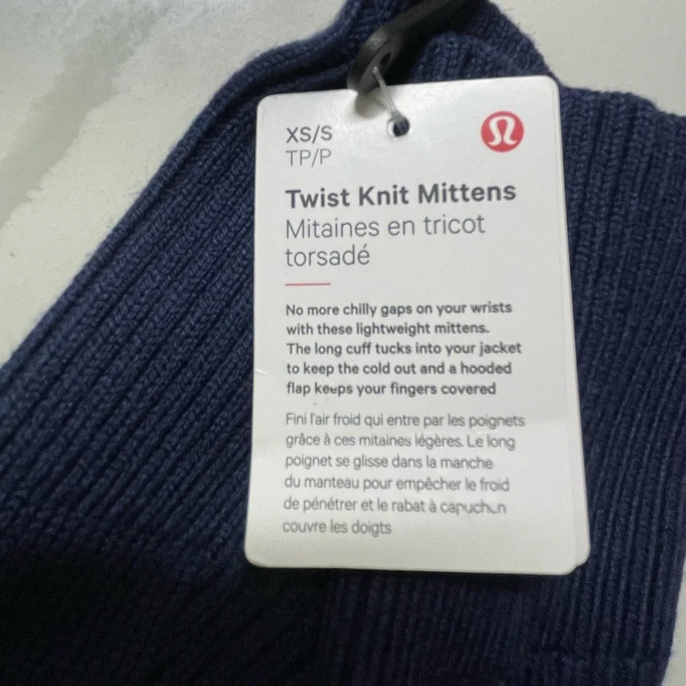 Lululemon Women’s Twist Knit Mittens Blue NWT XS/S